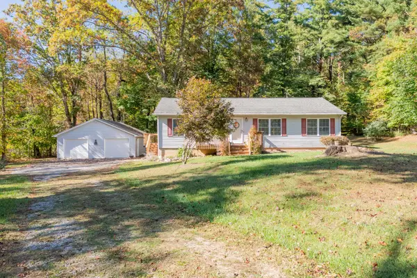 222 Greenwood Ln Se, Copper Hill, VA 24079