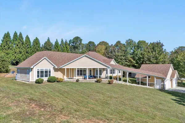 537 Calypso Rd, Moneta, VA 24121