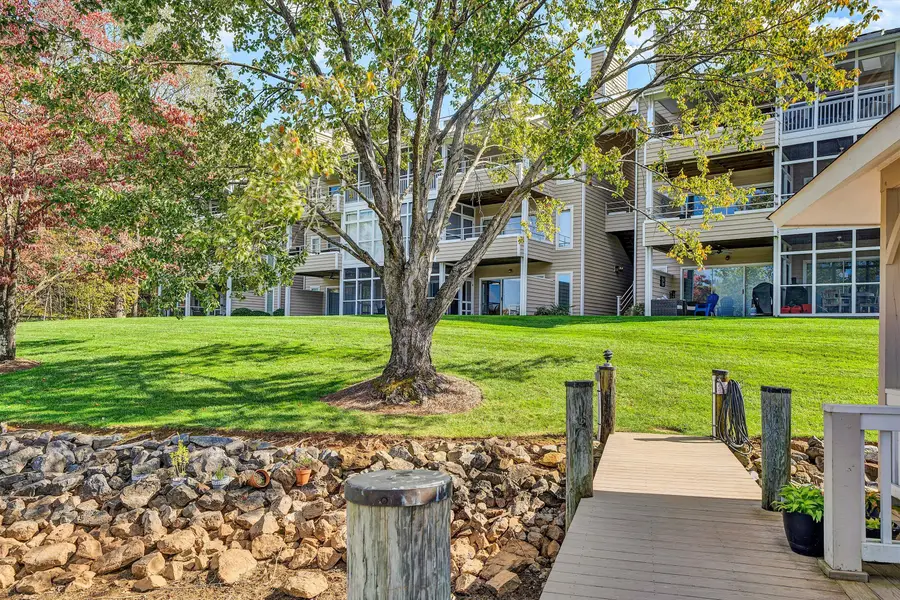 410 Marina Bay Dr #102, Penhook, VA 24137 - #2