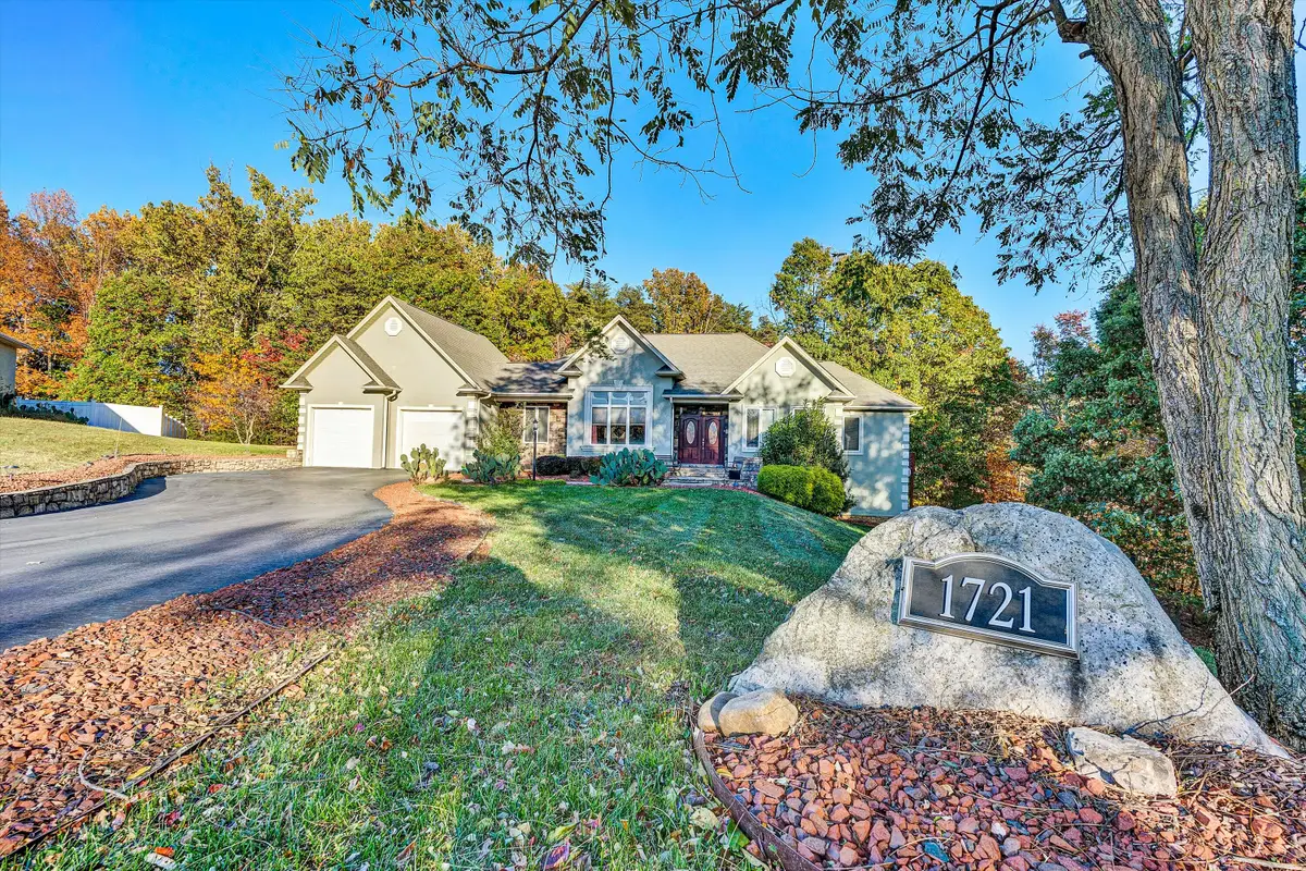 1721 Walden Cir, Salem, VA 24153 - #1