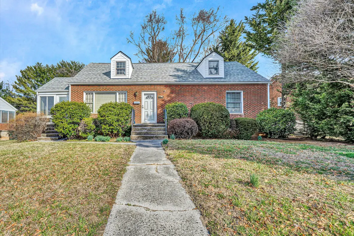 919 Logan St, Salem, VA 24153 - #1