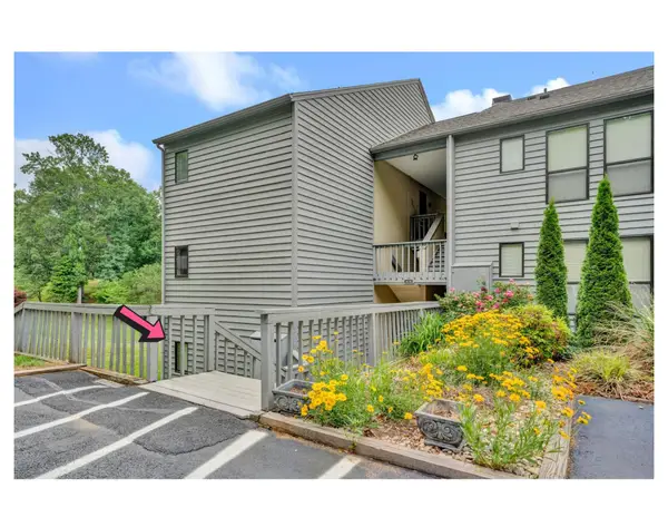 100 Dockside Cir #201, Moneta, VA 24121