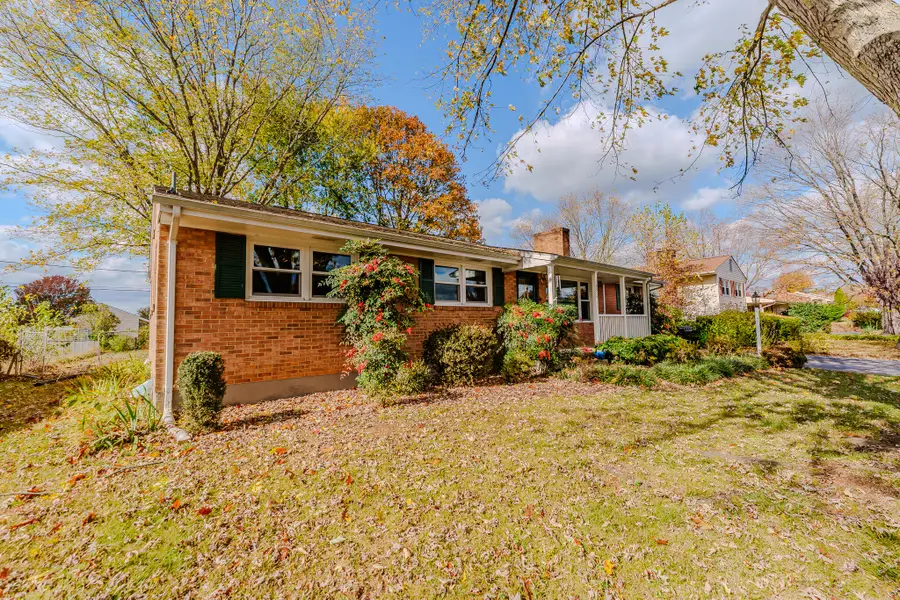 5570 Meadowcrest St, Roanoke, VA 24019 - #3