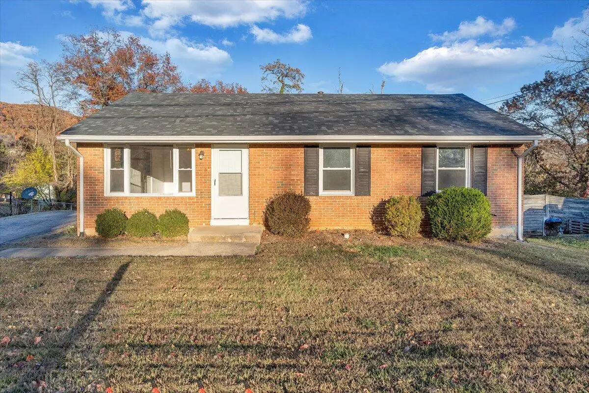 725 Ramada Rd, Vinton, VA 24179 - #1