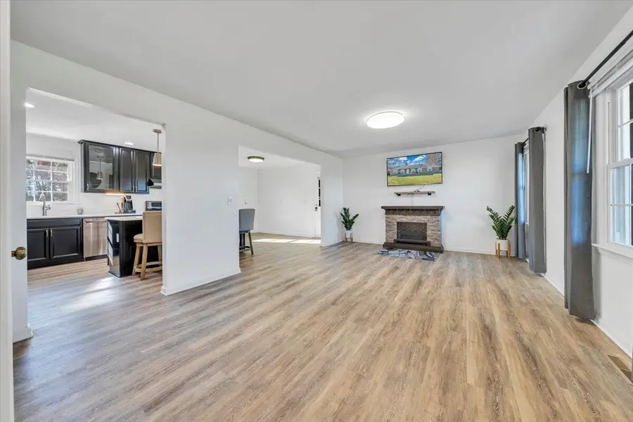 397 Commonwealth Rd, Galax, VA 24333 - #2