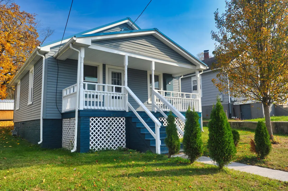 909 N Pocahontas Ave, Covington, VA 24426 - #1