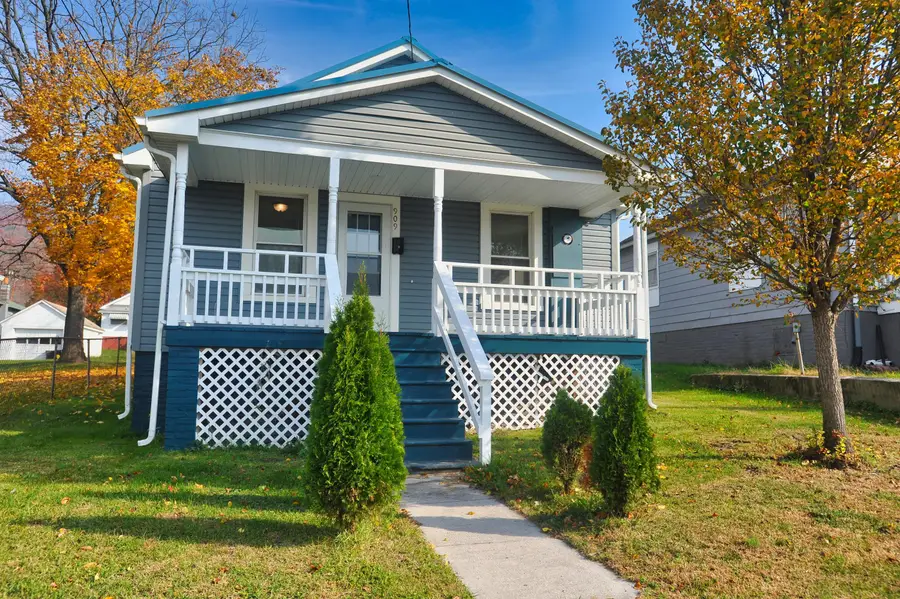 909 N Pocahontas Ave, Covington, VA 24426 - #2