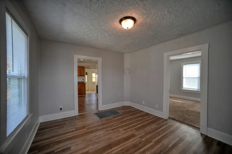 909 N Pocahontas Ave, Covington, VA 24426 - #3