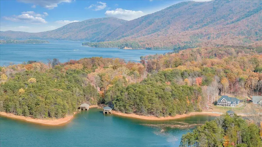 200 Sweetwater Bay Dr, Penhook, VA 24137 - #2