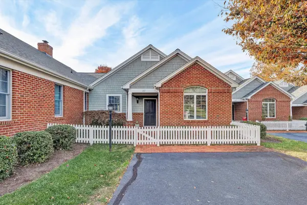 127 Village Green Dr, Penhook, VA 24137