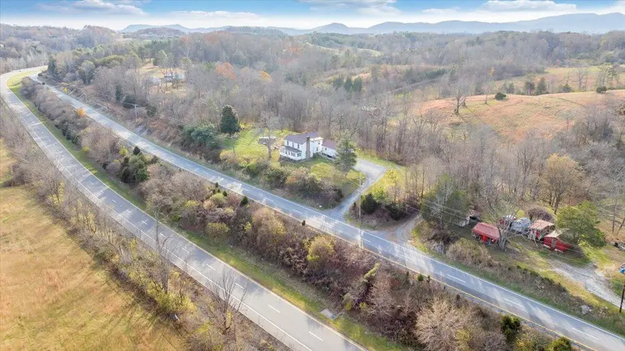6457 Roanoke Rd, Fincastle, VA 24090 - #3