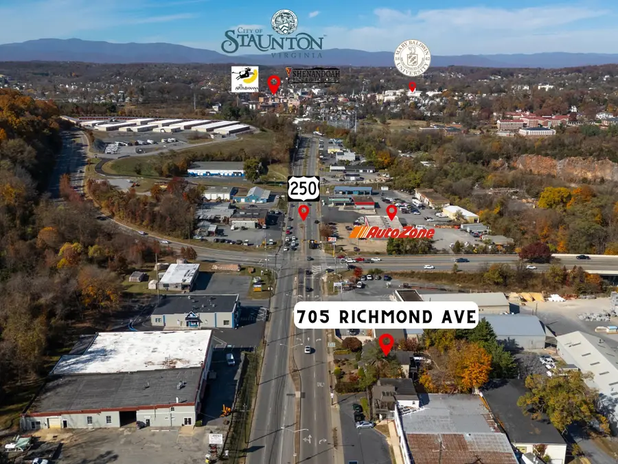 705 Richmond Ave, Staunton, VA 24401 - #3