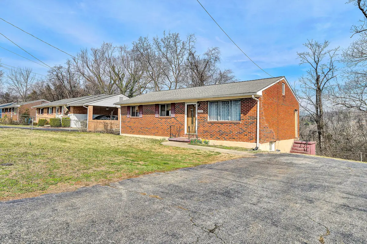 203 Cherryhill Rd Nw, Roanoke, VA 24017 - #1
