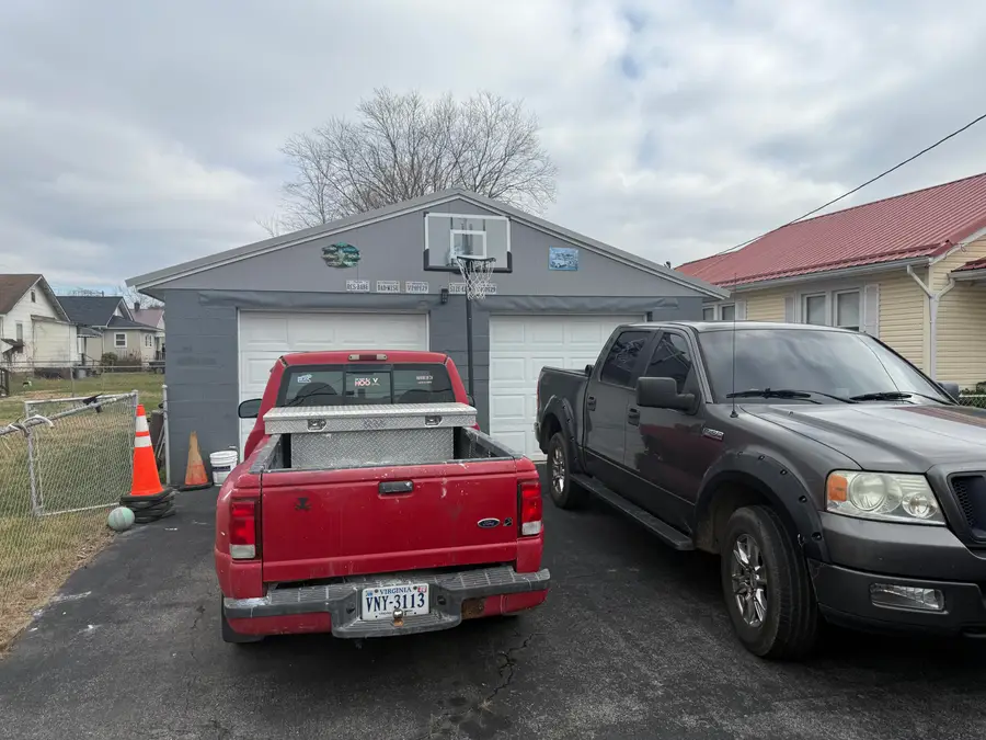 625 W Jackson St, Covington, VA 24426 - #3