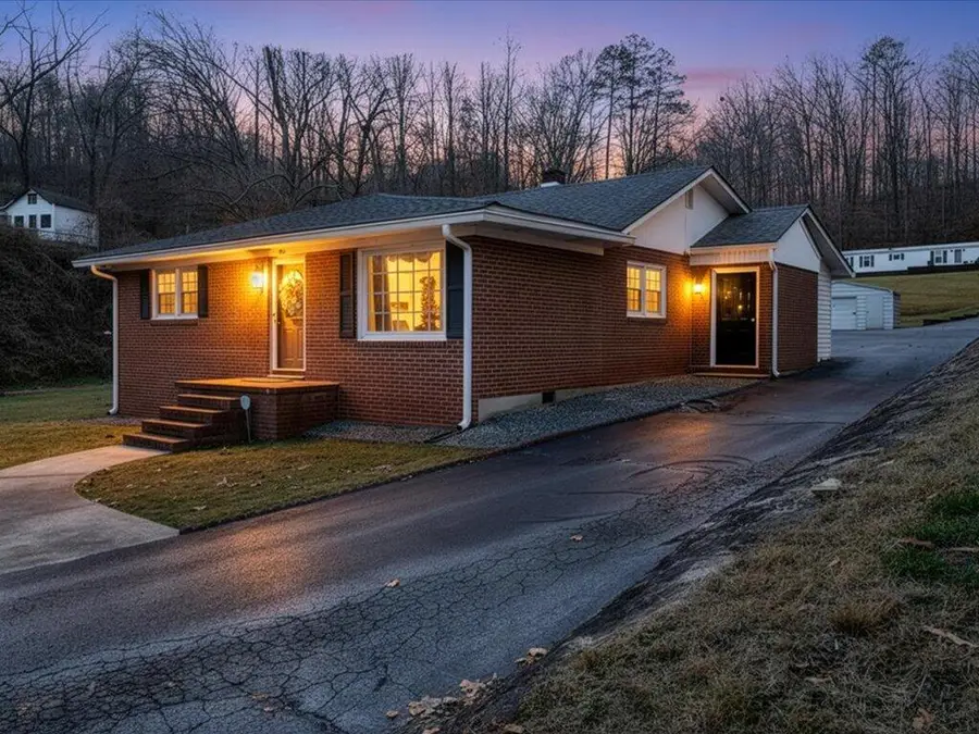 1043 Liberty St, Martinsville, VA 24112 - #2