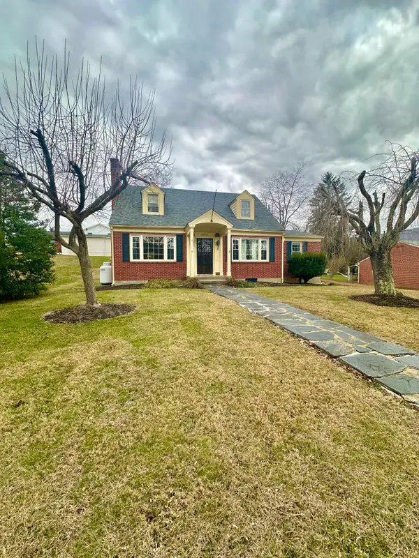 2714 Jackson River Rd, Covington, VA 24426