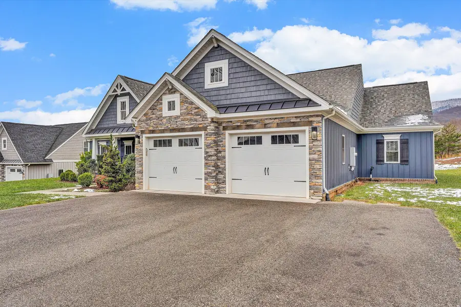 689 Ambler Ln, Salem, VA 24153 - #3