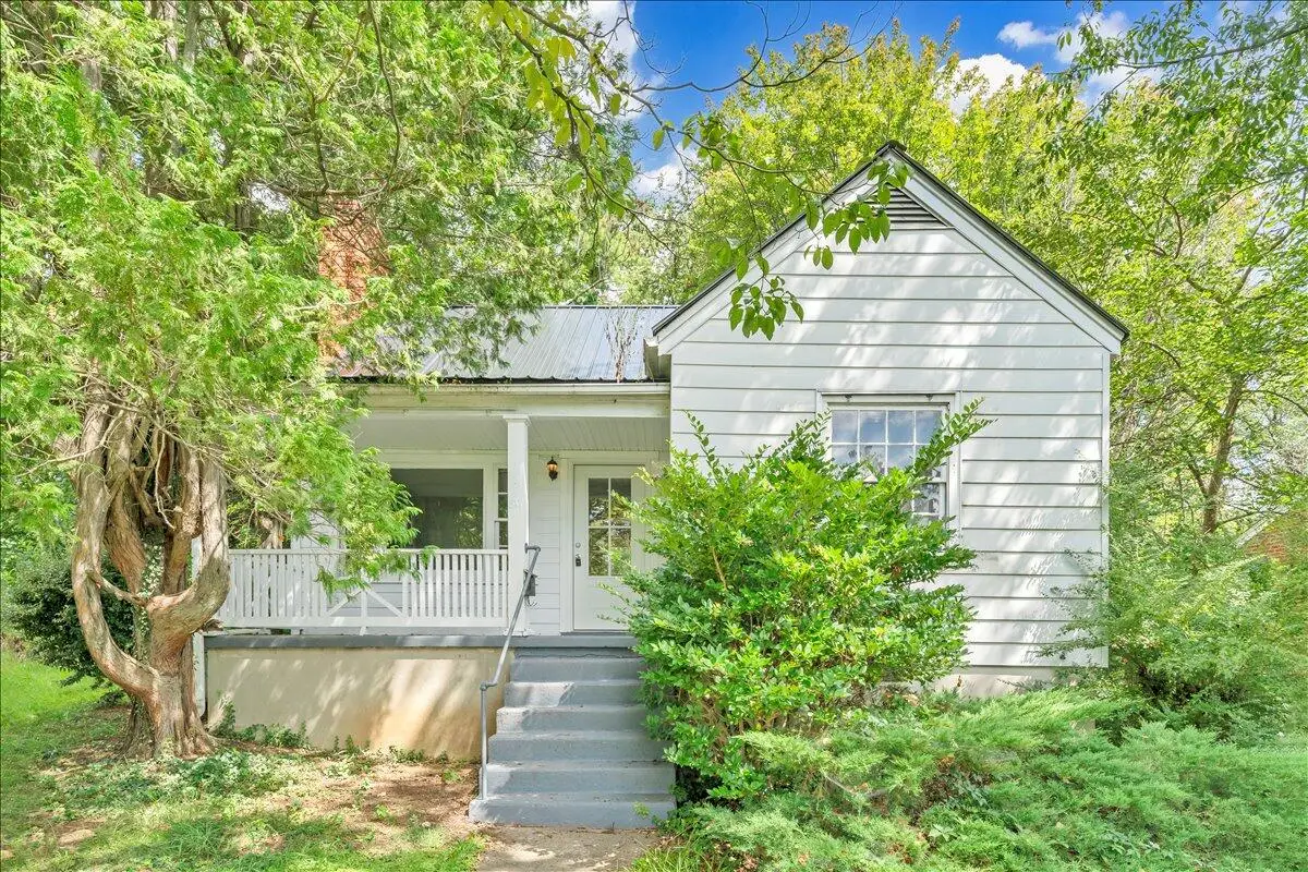 817 Hanover Ave Nw, Roanoke, VA 24016 - #1