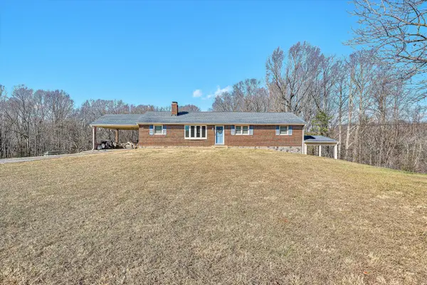 1075 Breezy Hill Rd, Vinton, VA 24179