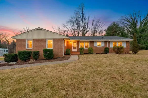 2147 Bridle Ln, Roanoke, VA 24018