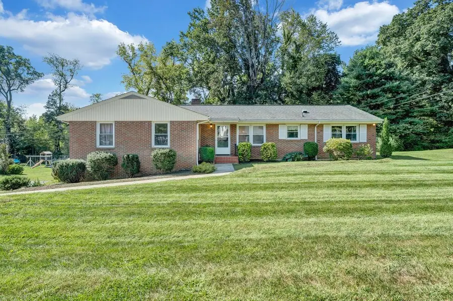 2147 Bridle Ln, Roanoke, VA 24018 - #2