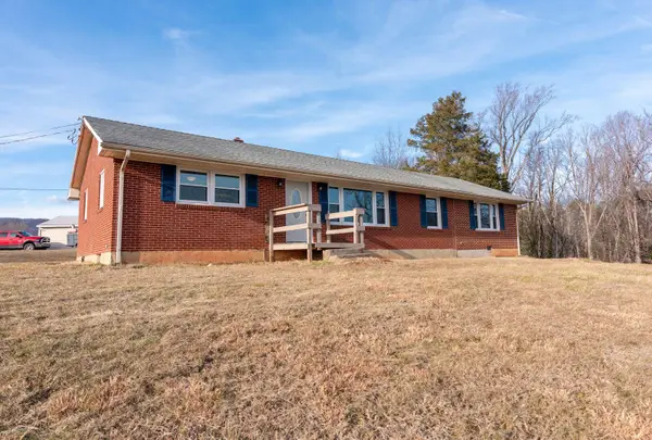 1079 Mountain Valley Rd, Vinton, VA 24179