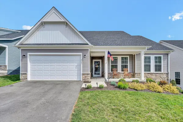 2145 Kings Walk Dr, Roanoke, VA 24012