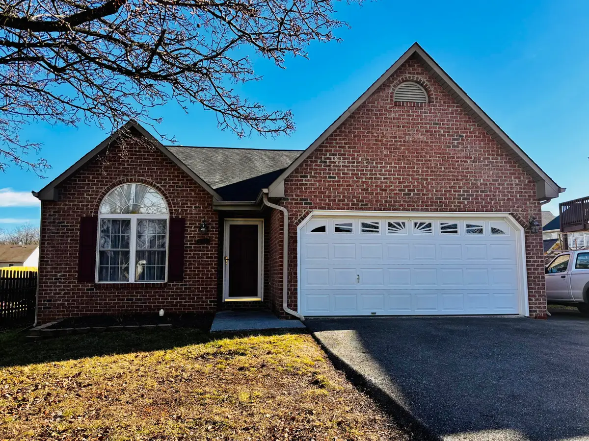 6009 Stone House Ln, Roanoke, VA 24019 - #1