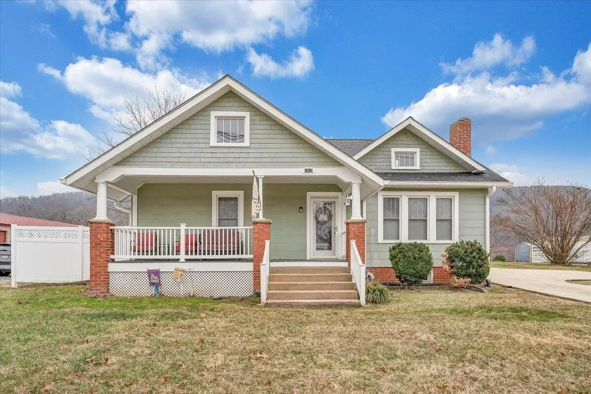 1417 Main St, Clifton Forge, VA 24422 - #1