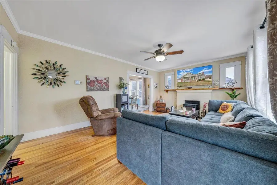 1417 Main St, Clifton Forge, VA 24422 - #3