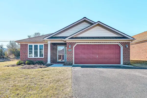 4530 Colonial Place Dr, Roanoke, VA 24018