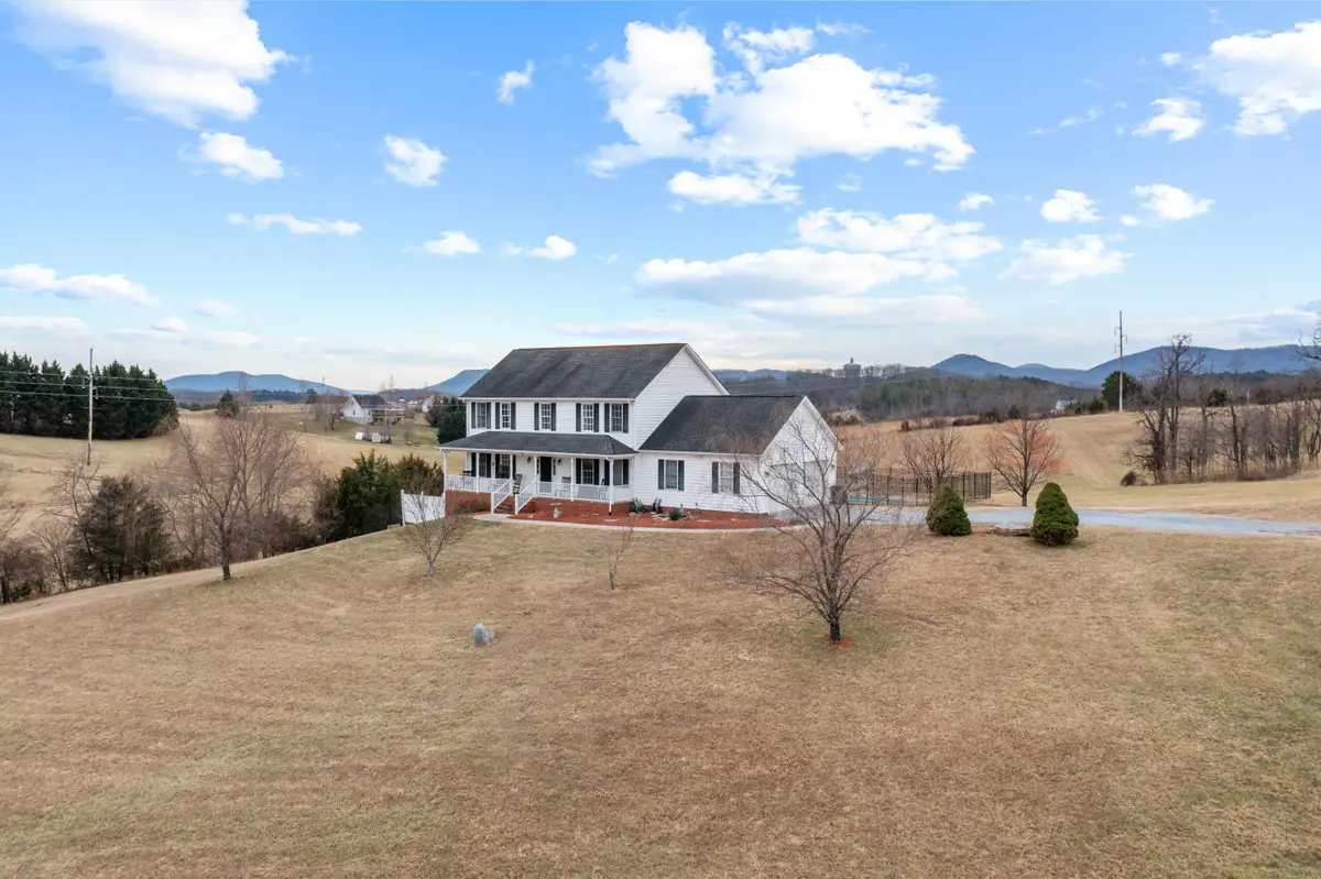 765 Country Club Rd, Troutville, VA 24175 - #1