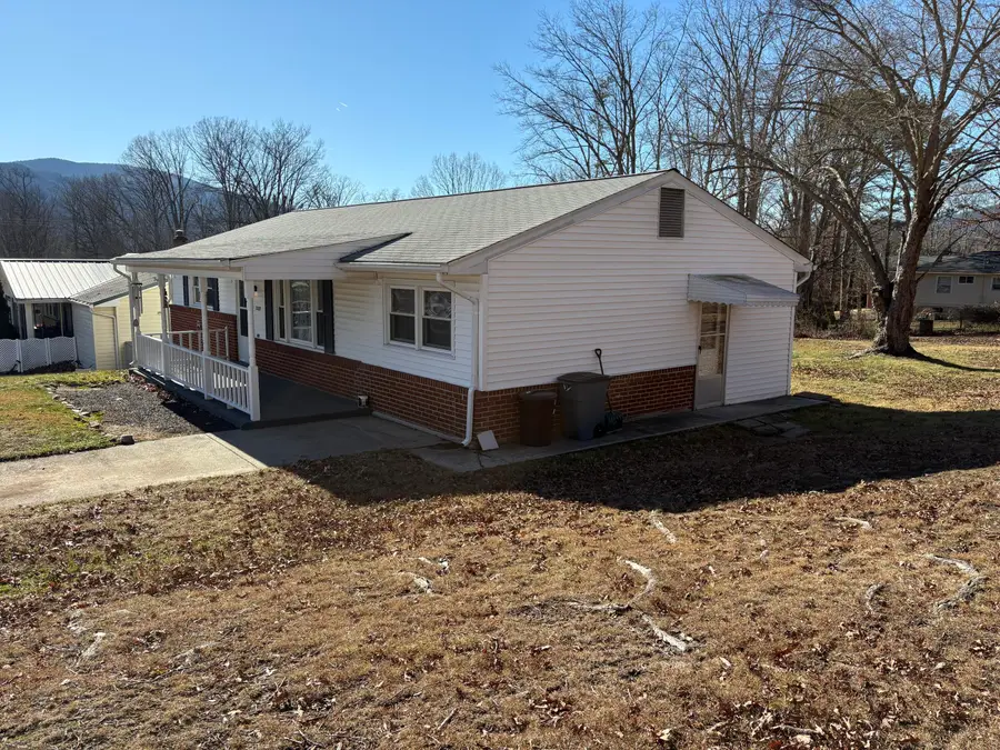 1321 Linden Ave, Clifton Forge, VA 24422 - #2