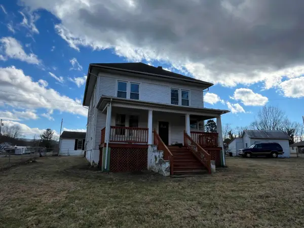 49 Holcombe Ave, New Castle, VA 24127