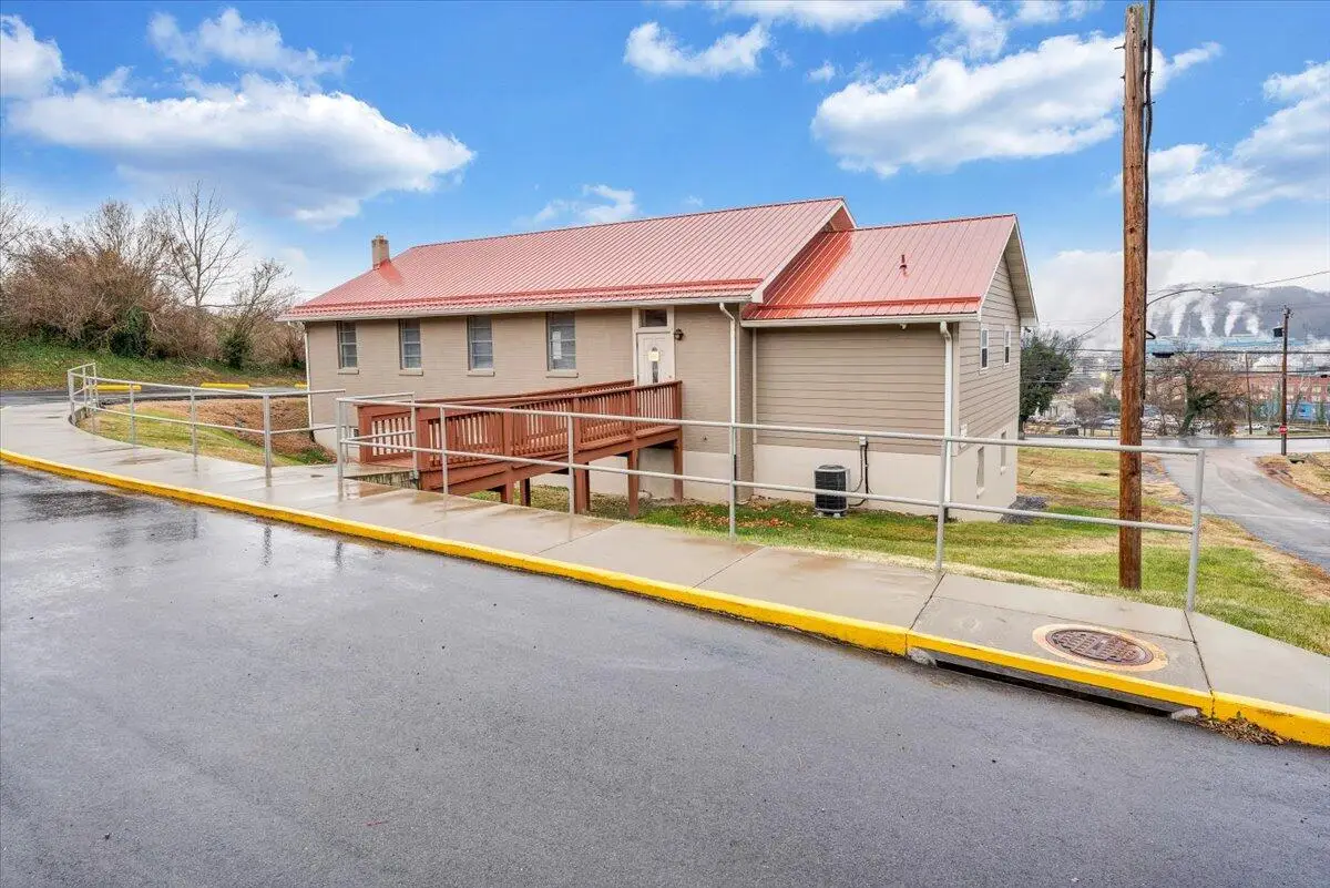 418 N Beverly Ave, Covington, VA 24426 - #1