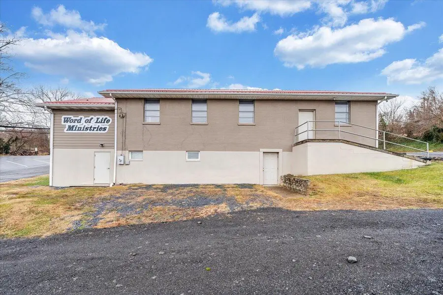 418 N Beverly Ave, Covington, VA 24426 - #2