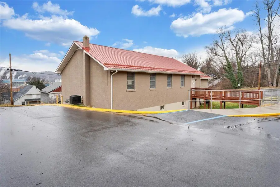 418 N Beverly Ave, Covington, VA 24426 - #3