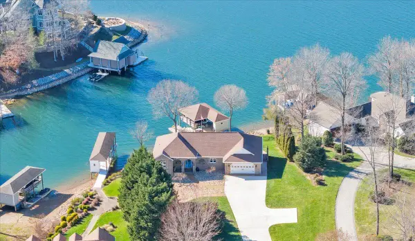 137 Ventnor Ave, Moneta, VA 24121