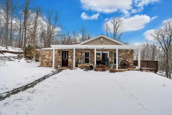 261 Stone Mountain Dr, New Castle, VA 24127