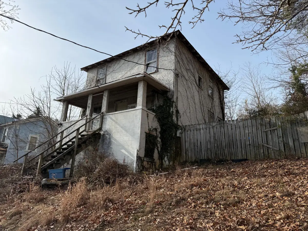 829 Brussels Ave, Clifton Forge, VA 24422 - #1