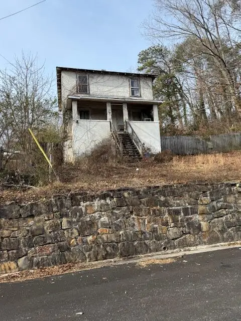 829 Brussels Ave, Clifton Forge, VA 24422 - #2