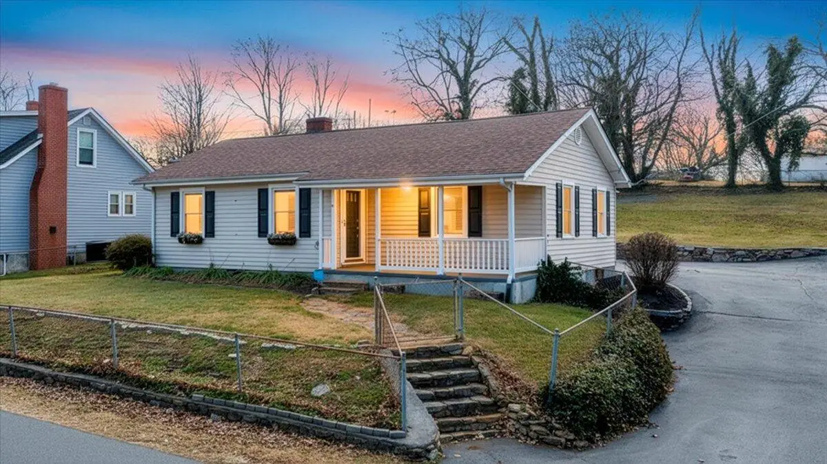 1902 Springfield Ave, Salem, VA 24153 - #1