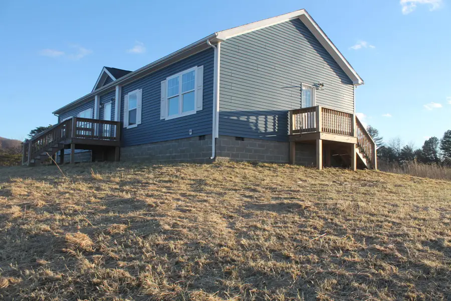 4681 Boyd Rd, Draper, VA 24324 - #2