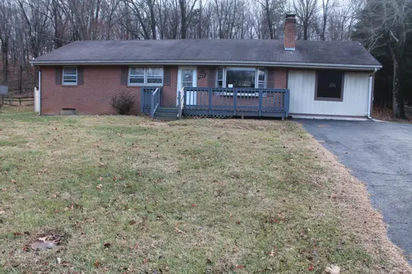 5421 Yale Dr, Salem, VA 24153