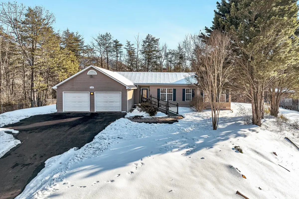 3120 Carvins Cove Rd, Salem, VA 24153 - #1