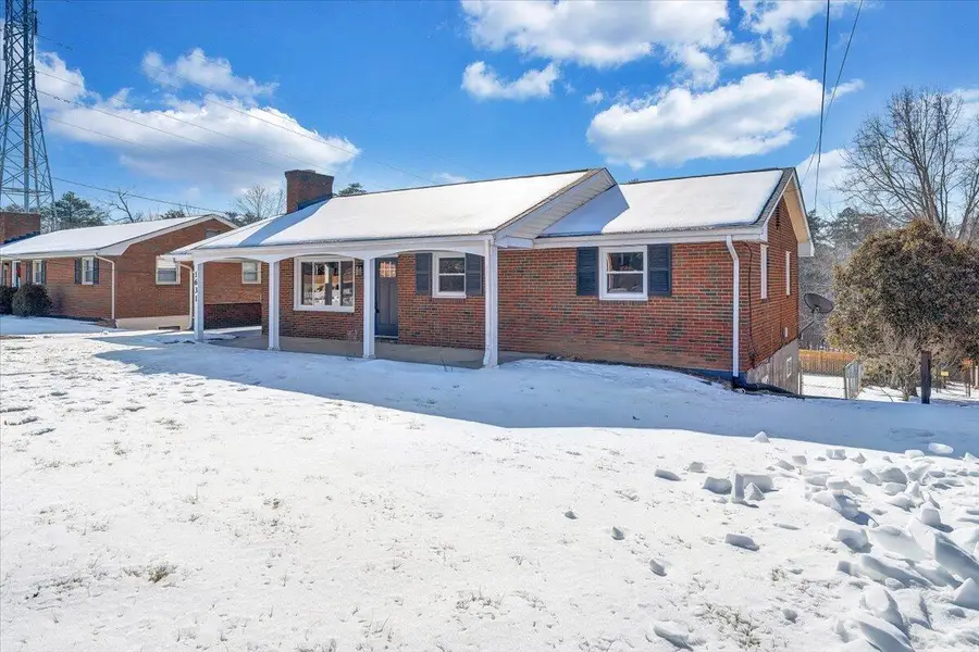 1631 Eanes Rd, Roanoke, VA 24014 - #3