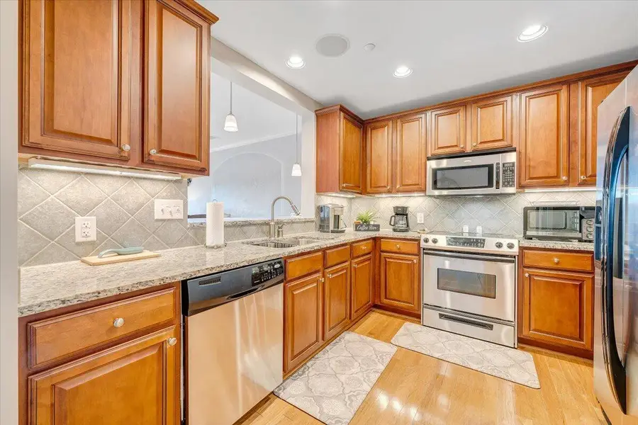 100 Bridgewater Pointe Pl #502, Moneta, VA 24121 - #3