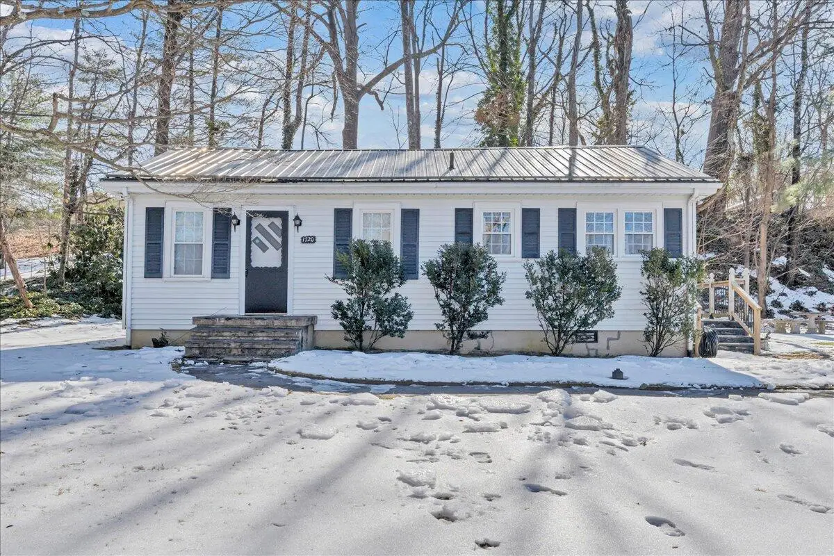 1720 Millbrook St, Salem, VA 24153 - #1