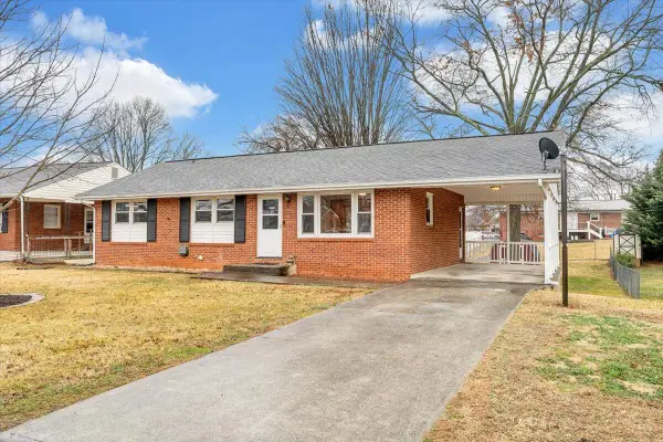 531 Water Oak Rd, Roanoke, VA 24019