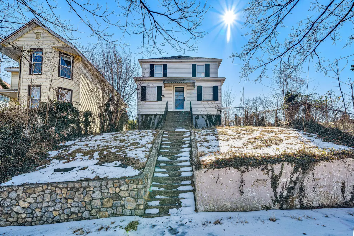 703 Elm Ave Se, Roanoke, VA 24013 - #1